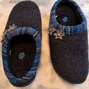 Acorn Wool Hood Back Slippers   Size 5/6